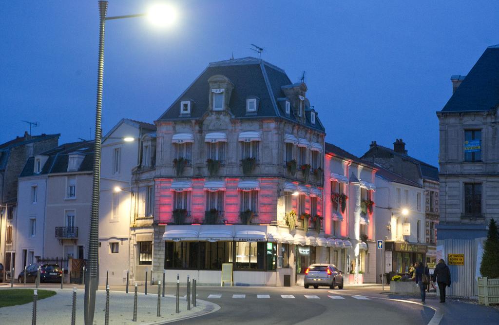 Hotel Restaurant Des Remparts Chaumont  Exterior photo