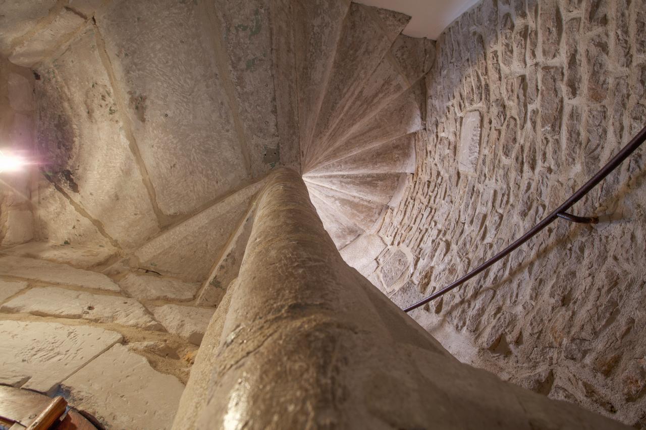 Hotel Restaurant Des Remparts Chaumont  Exterior photo