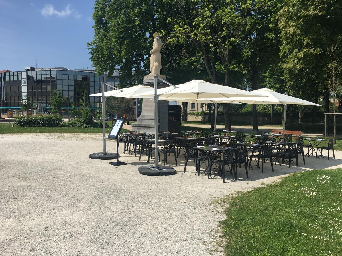 Hotel Restaurant Des Remparts Chaumont  Exterior photo